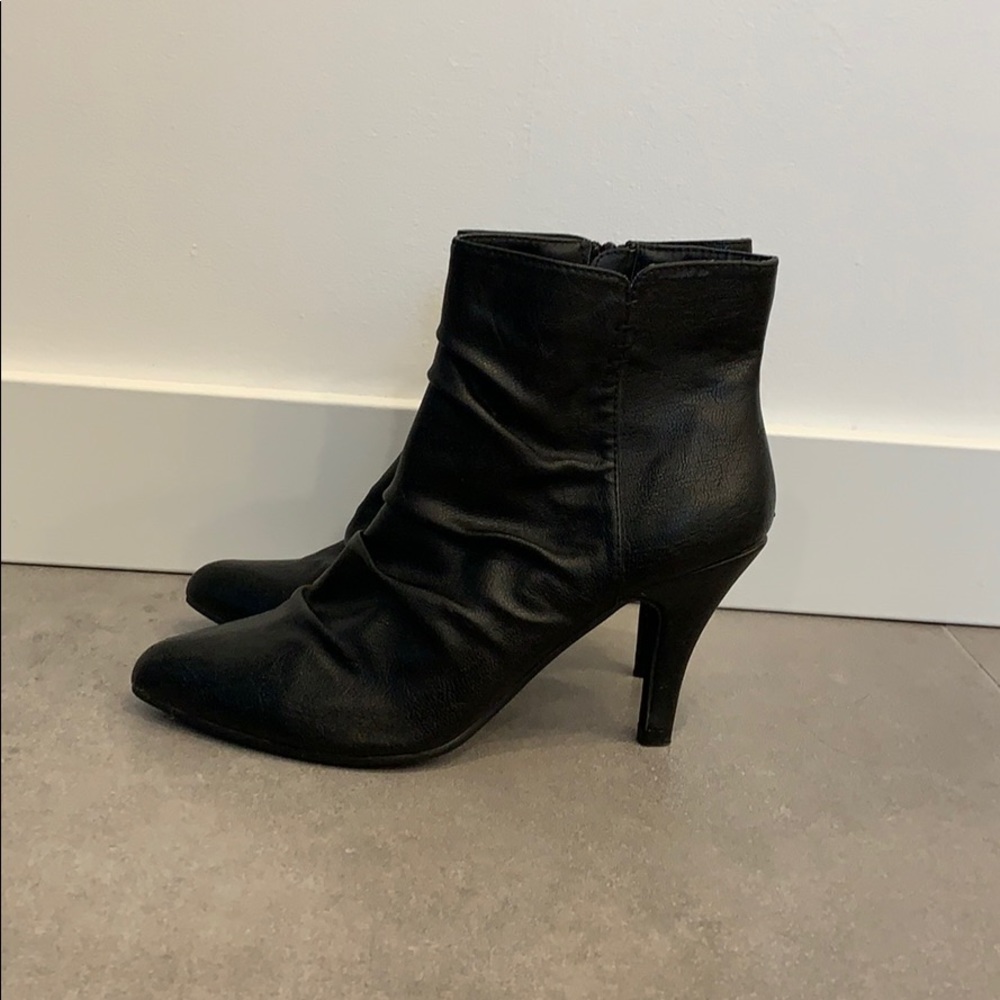 Black ankle boots. Size 6.5 (37)